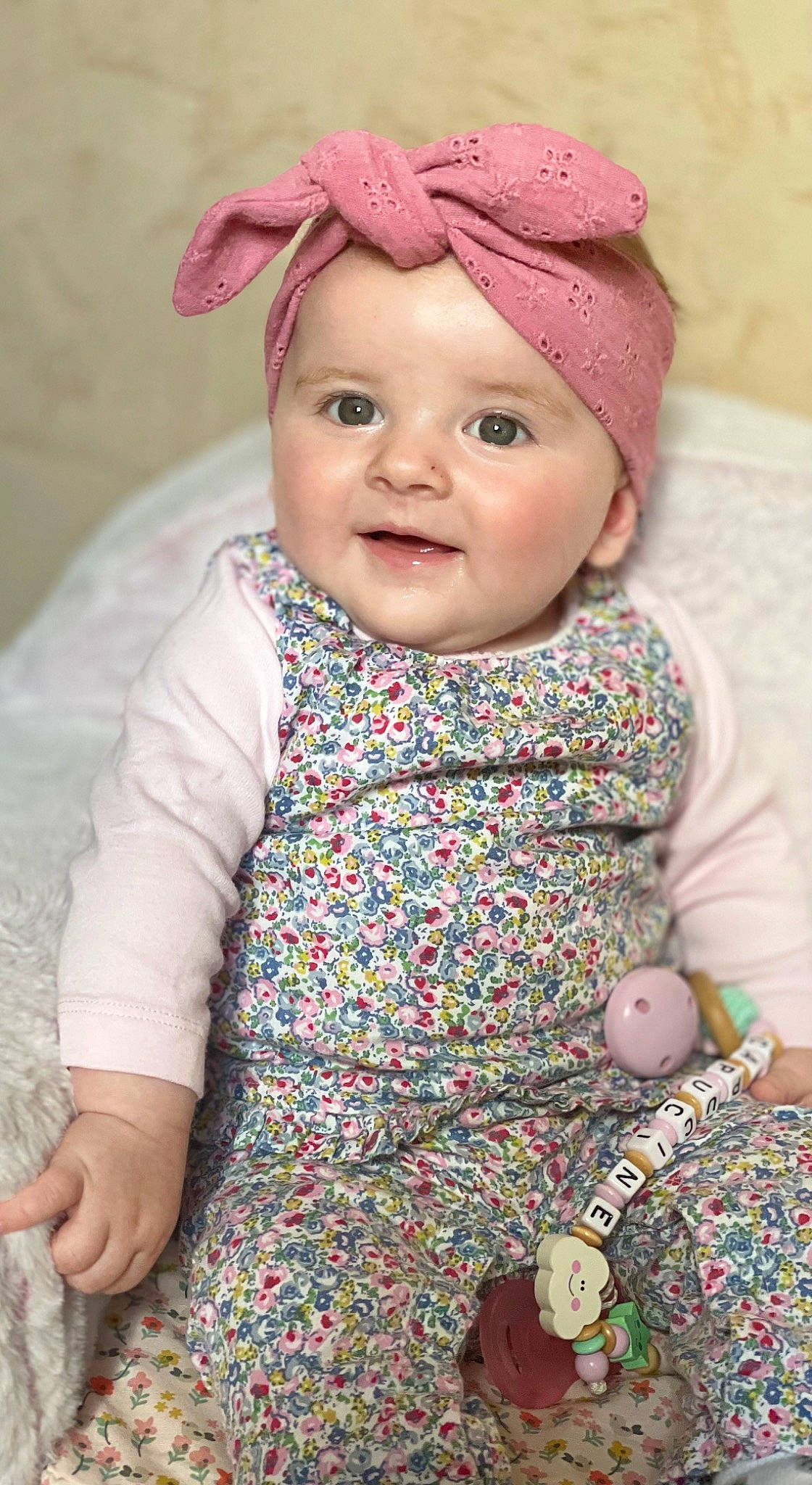 Capucine a rejoint le concours — aidez-le/la à gagner de superbes lots ! baby, baby_toddler_clothing, cap, cheek, clothing, dress, face, facial_expression, happy, head, headwear, lip, organ, outerwear, person, pink, product, skin, sleeve, smile