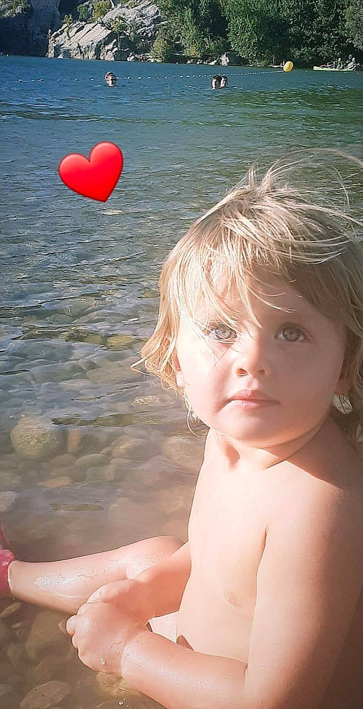 Candice participe au concours pour gagner de l'argent avec cette photo : bathing, beauty, blond, child, fun, happy, heart, human_body, lip, love, organ, person, photography, pink, skin, smile, summer, toddler, trunk, vacation