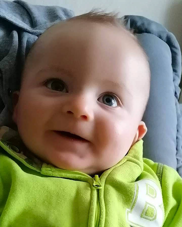 Meyson a rejoint le concours — aidez-le/la à gagner de superbes lots ! baby, baby_making_funny_faces, cheek, child, chin, close_up, ear, eye, eyebrow, face, facial_expression, forehead, head, iris, lip, mouth, nose, person, skin, smile