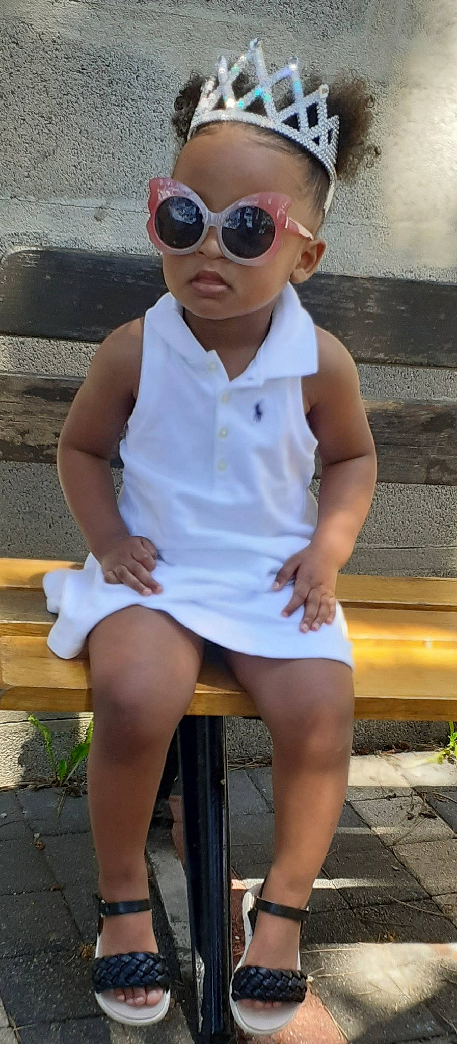 Liyah participe au concours pour gagner de l'argent avec cette photo : baby_toddler_clothing, eyewear, goggles, hair, human_body, joint, knee, leg, lip, neck, outerwear, person, skin, sleeve, summer, sunglasses, t_shirt, thigh, vision_care, waist