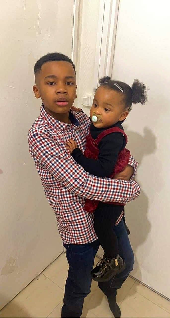 Liyah participe au concours pour gagner de l'argent avec cette photo : arm, child, elbow, event, face, fashion, fashion_design, flash_photography, fun, gesture, hair, happy, joint, person, shoulder, skin, sleeve, standing, t_shirt, toddler