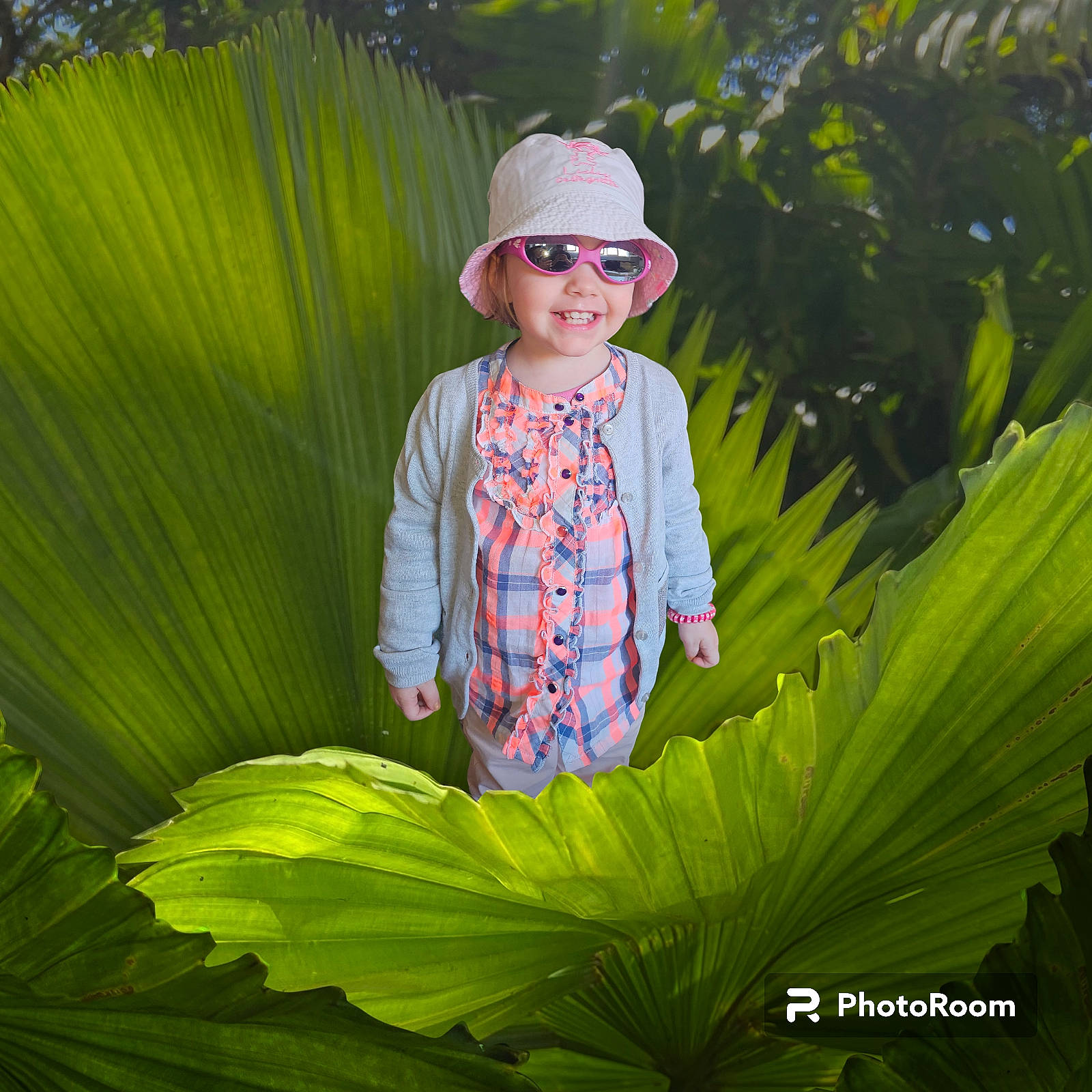 Lylou a rejoint le concours — aidez-le/la à gagner de superbes lots ! botany, cap, forest, grass, grass_family, green, happy, headgear, headwear, joy, landscape, leaf, leisure, natural_landscape, people, people_in_nature, person, plant, plantation, smile
