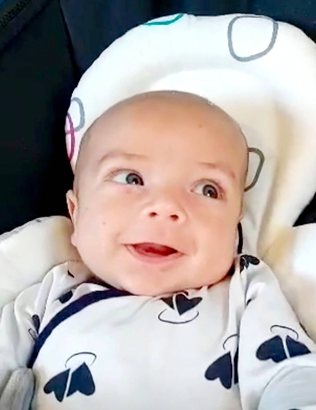 Ethan a rejoint le concours — aidez-le/la à gagner de superbes lots ! baby, baby_toddler_clothing, cheek, clothing, comfort, cool, eye, eyebrow, eyelash, fun, happy, headwear, mouth, nose, outerwear, person, skin, sleeve, smile, textile