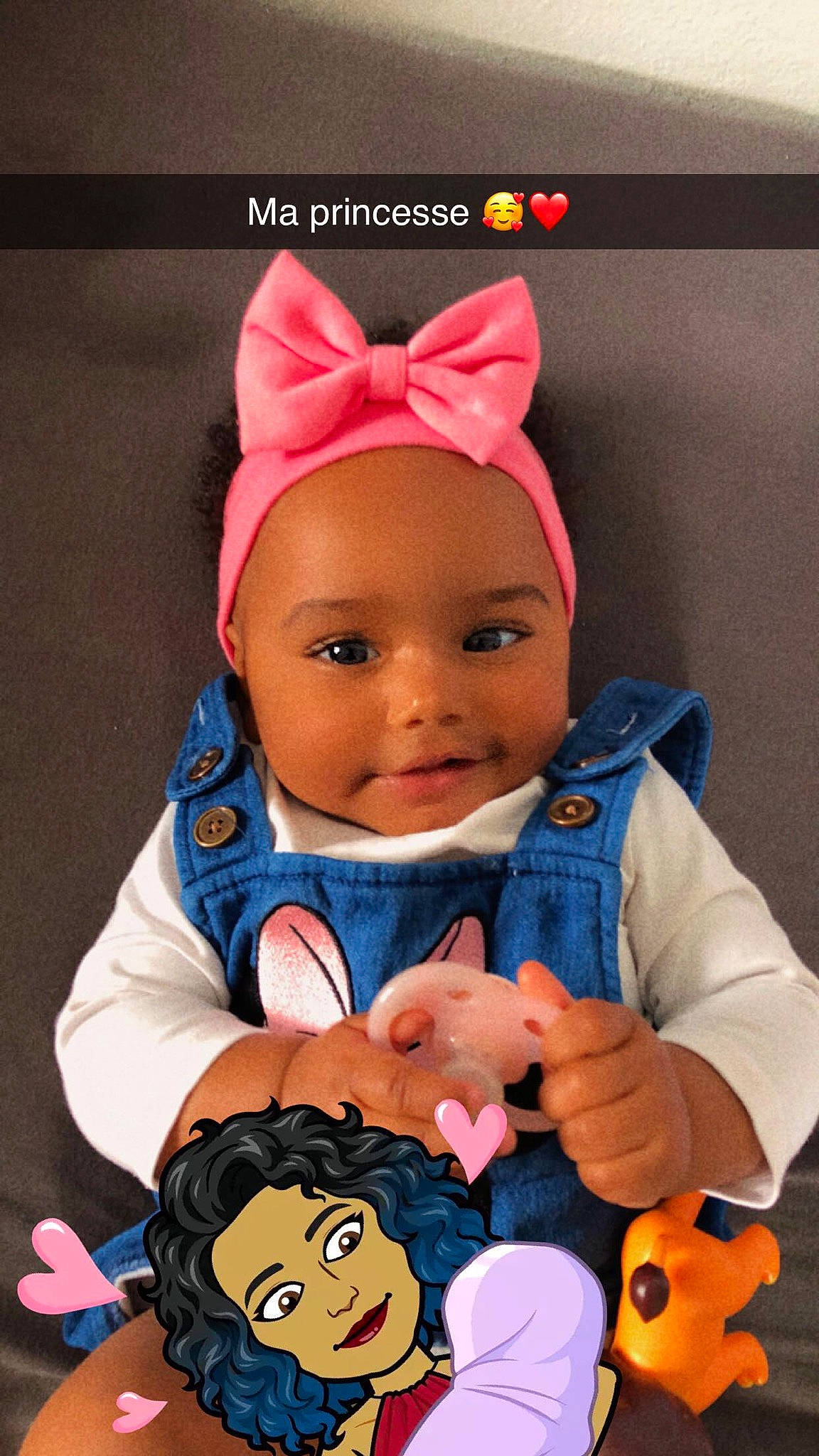 Djayss participe au concours pour gagner de l'argent avec cette photo : baby, baby_toddler_clothing, cap, cheek, child, facial_expression, fashion_accessory, fictional_character, fun, happy, head, mouth, nose, organ, people, person, pink, skin, stuffed_toy, textile