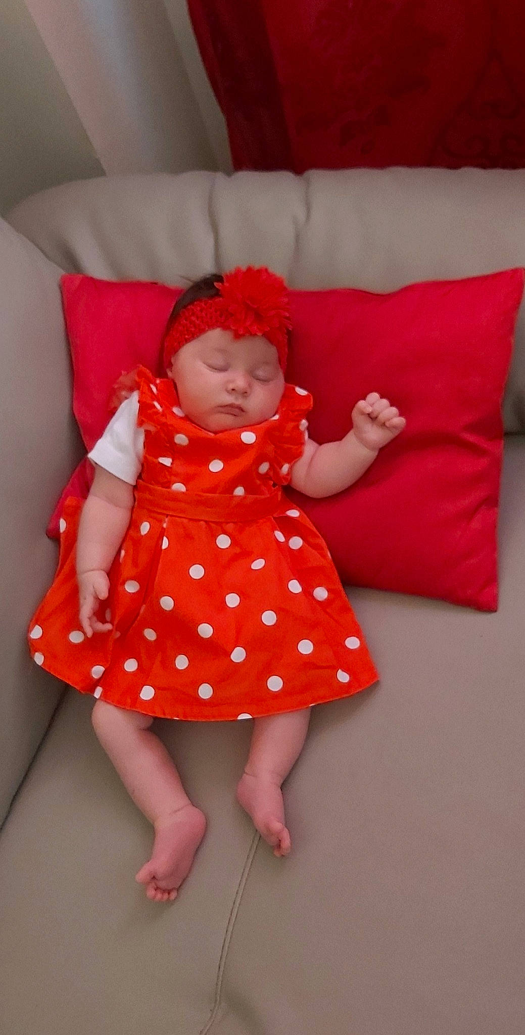 Julina a rejoint le concours — aidez-le/la à gagner de superbes lots ! baby, child, design, headwear, orange, pattern, peach, person, pink, polka_dot, textile, toddler