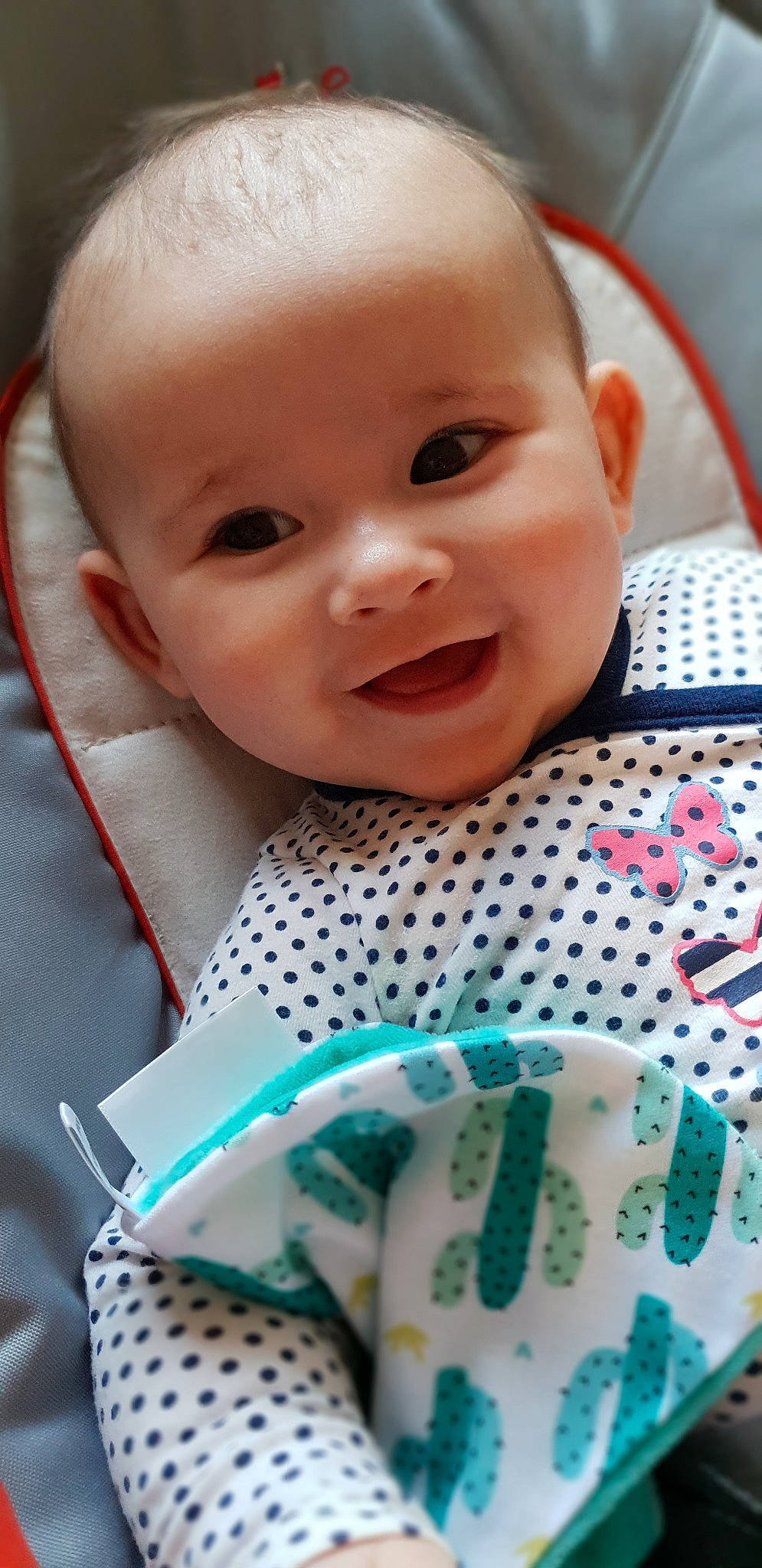 Elina a rejoint le concours — aidez-le/la à gagner de superbes lots ! baby, cheek, child, eye, face, head, lip, nose, person, skin, smile, toddler