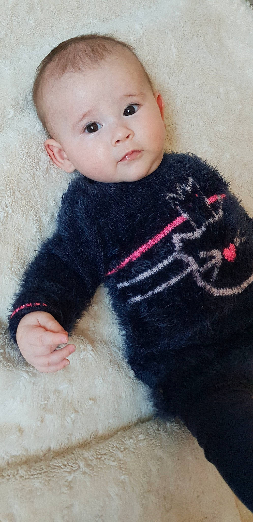 Elina participe au concours pour gagner de l'argent avec cette photo : baby, cheek, child, face, fur, fur_clothing, lip, outerwear, person, pink, skin, textile, toddler, wool