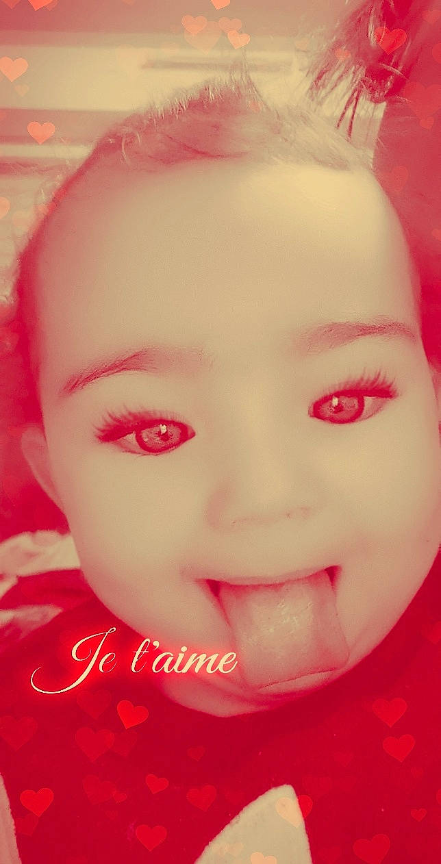 Melyssa participe au concours pour gagner de l'argent avec cette photo : cheek, chin, cool, ear, eye, eyebrow, eyelash, flash_photography, forehead, happy, human_body, iris, jaw, lip, lipstick, mouth, nose, person, pink, skin