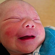 Abby a rejoint le concours — aidez-le/la à gagner de superbes lots ! baby, baby_face, blue_clothing, child, closeup, cute, face, happy, indoors, infant, newborn, newborn_clothing, peaceful, person, portrait, rosy_cheeks, skin, sleepy, smiling, soft_light