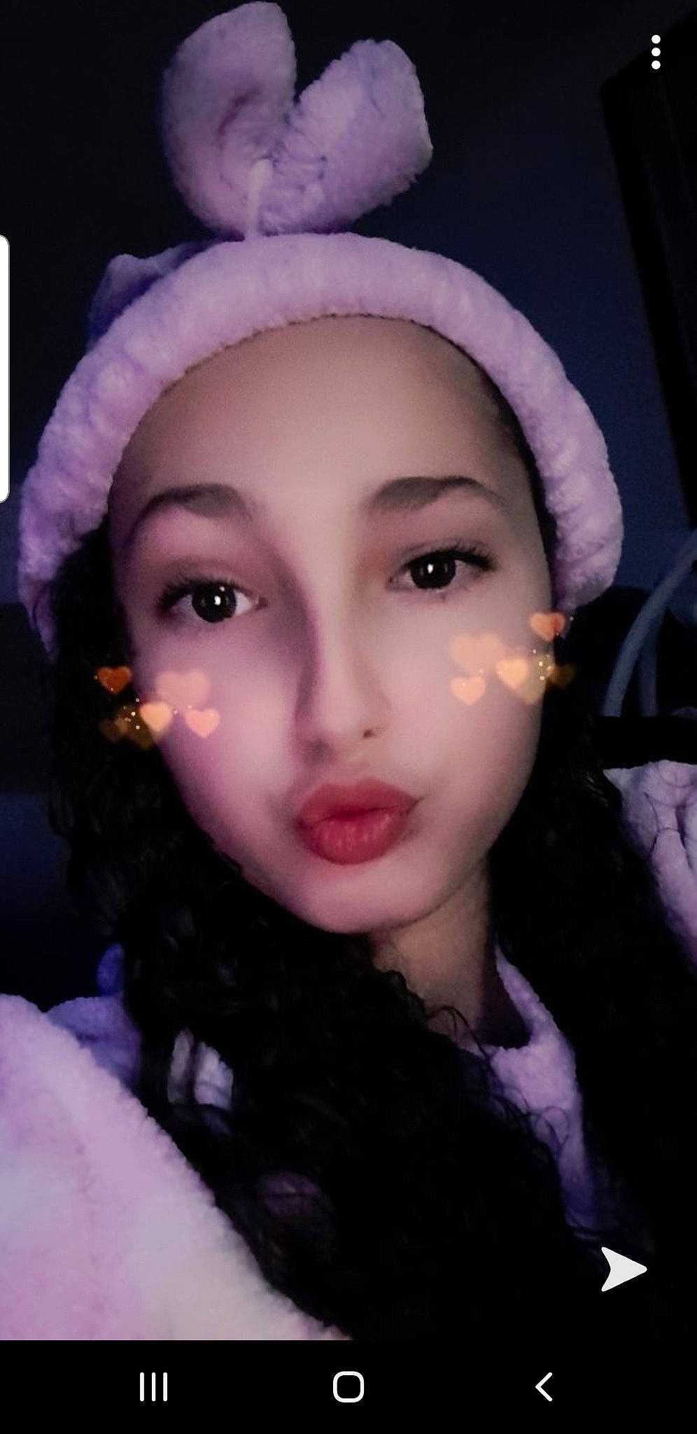 Célia participe au concours pour gagner de l'argent avec cette photo : black_hair, cap, cheek, chin, cool, ear, eyebrow, eyelash, flash_photography, forehead, headgear, iris, jaw, lip, nose, person, pink, purple, skin, textile