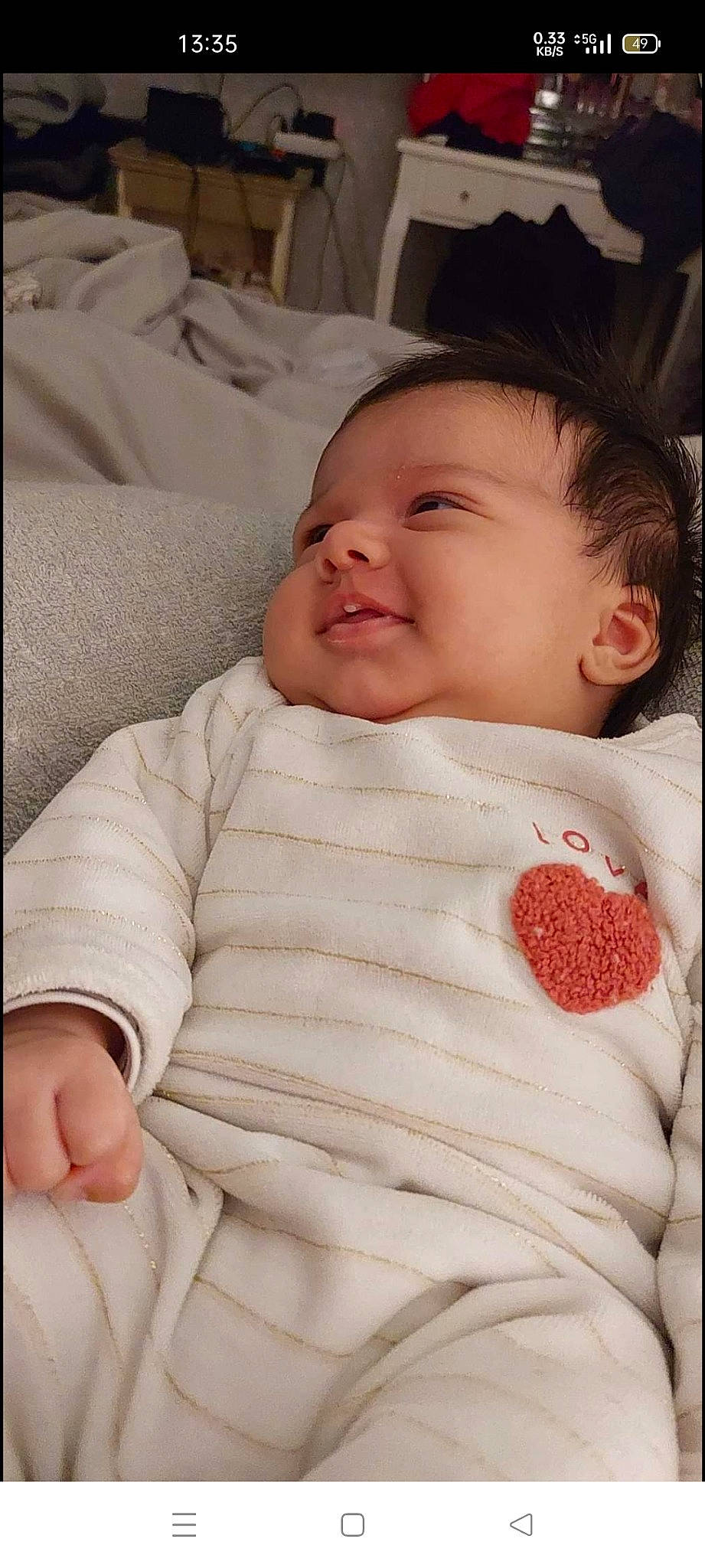 Leila participe au concours pour gagner de l'argent avec cette photo : baby, baby_sleeping, baby_toddler_clothing, bedding, bedtime, cheek, chin, comfort, eyebrow, face, finger, head, iris, linens, lip, mouth, nose, person, sleeve, textile