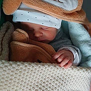 Joy participe au concours pour gagner de l'argent avec cette photo : adorable, animal_face, baby, blanket, child, cozy, cute, hand, headwear, hooded_towel, indoors, infant, knit, peaceful, resting, sleeping, soft, towel, warm, wrapped