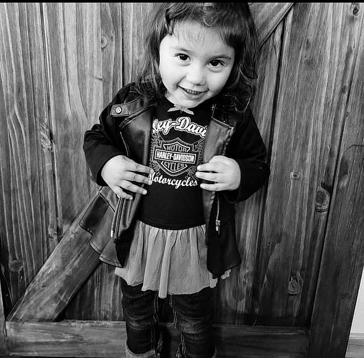 Renesmee is registered to the contest to win money with this photo: baby_toddler_clothing, black, black_and_white, child, face, flash_photography, happy, human, iris, joy, monochrome, monochrome_photography, person, photograph, sleeve, smile, standing, style, t_shirt, toddler