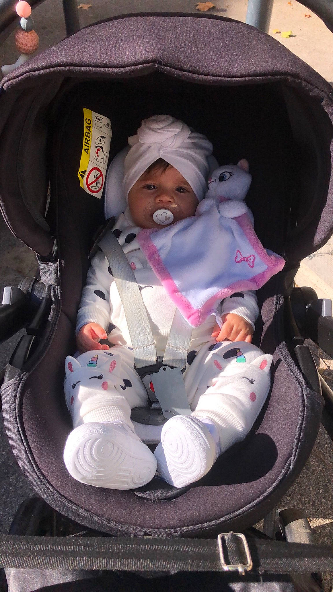 Thaïna a rejoint le concours — aidez-le/la à gagner de superbes lots ! baby, baby_carriage, baby_in_car_seat, baby_products, car_seat, child, comfort, headwear, person, product, toddler