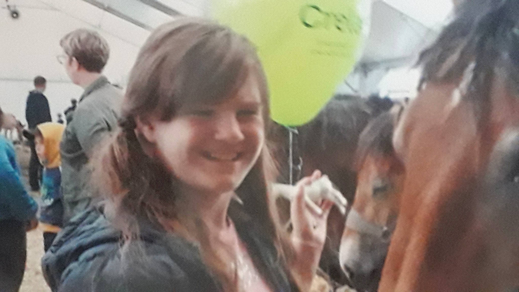 Emelyne D a rejoint le concours — aidez-le/la à gagner de superbes lots ! art, blond, brown_hair, fun, fur, goats, horse, joy, livestock, mane, person, selfie, snapshot