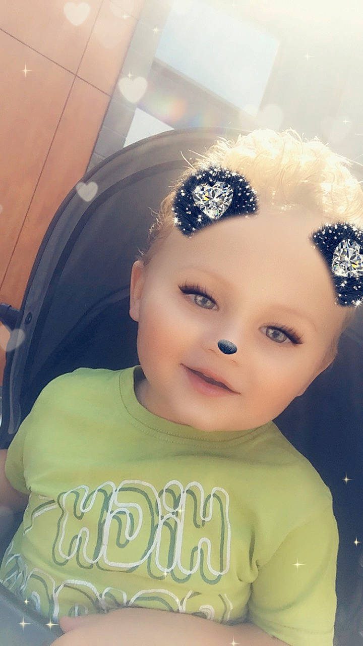 Martin a rejoint le concours — aidez-le/la à gagner de superbes lots ! baby, cheek, child, cool, crown, eyebrow, face, fashion_accessory, forehead, hair, hair_accessory, head, headband, headgear, headpiece, headwear, person, photography, skin, tiara