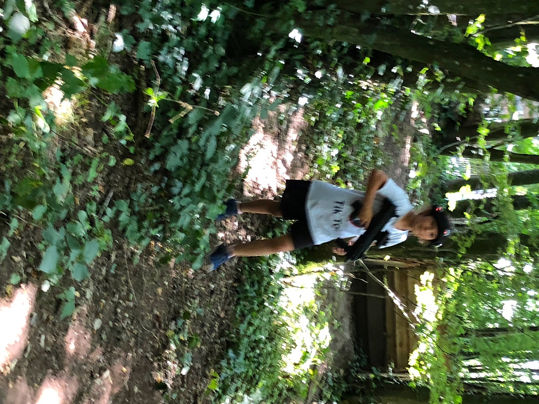 Maeva participe au concours pour gagner de l'argent avec cette photo : branch, elbow, forest, fun, grass, headwear, jungle, leisure, people_in_nature, person, plant, recreation, shrub, t_shirt, terrestrial_plant, thigh, tree, trunk, valdivian_temperate_rain_forest, wood