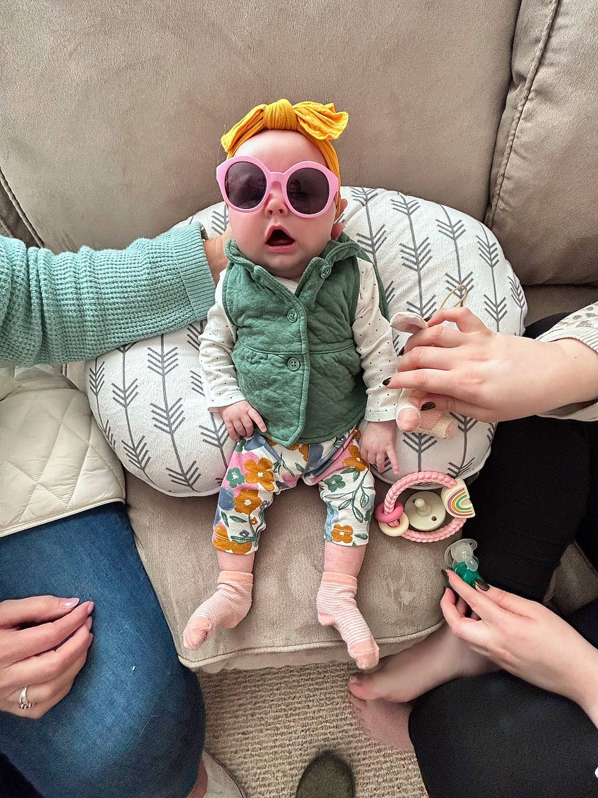 Mary is registered to the contest to win money with this photo: comfort, cool, eyewear, finger, fun, gesture, glasses, goggles, hand, happy, human, joint, leg, mammal, organ, person, sunglasses, textile, thigh, vertebrate