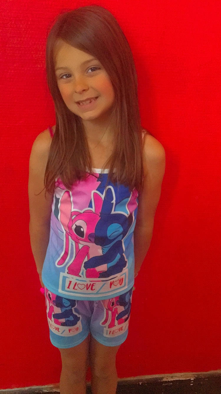 Shayna a rejoint le concours — aidez-le/la à gagner de superbes lots ! active_tank, arm, baby_toddler_clothing, black_hair, clothing, cool, hairstyle, happy, joint, joy, mouth, neck, person, pink, shorts, shoulder, sleeve, sleeveless_shirt, smile, t_shirt