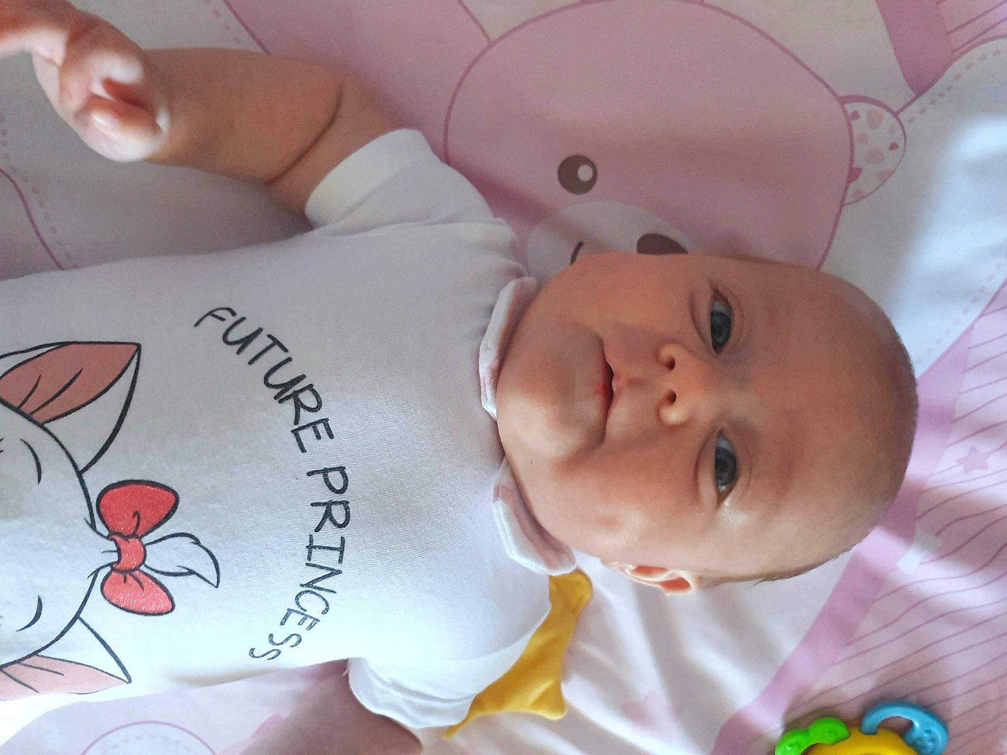 Maëlys a rejoint le concours — aidez-le/la à gagner de superbes lots ! baby, baby_products, baby_safety, baby_toddler_clothing, cheek, child, comfort, finger, happy, linens, mouth, nose, person, product, room, skin, sleeve, smile, textile, toddler