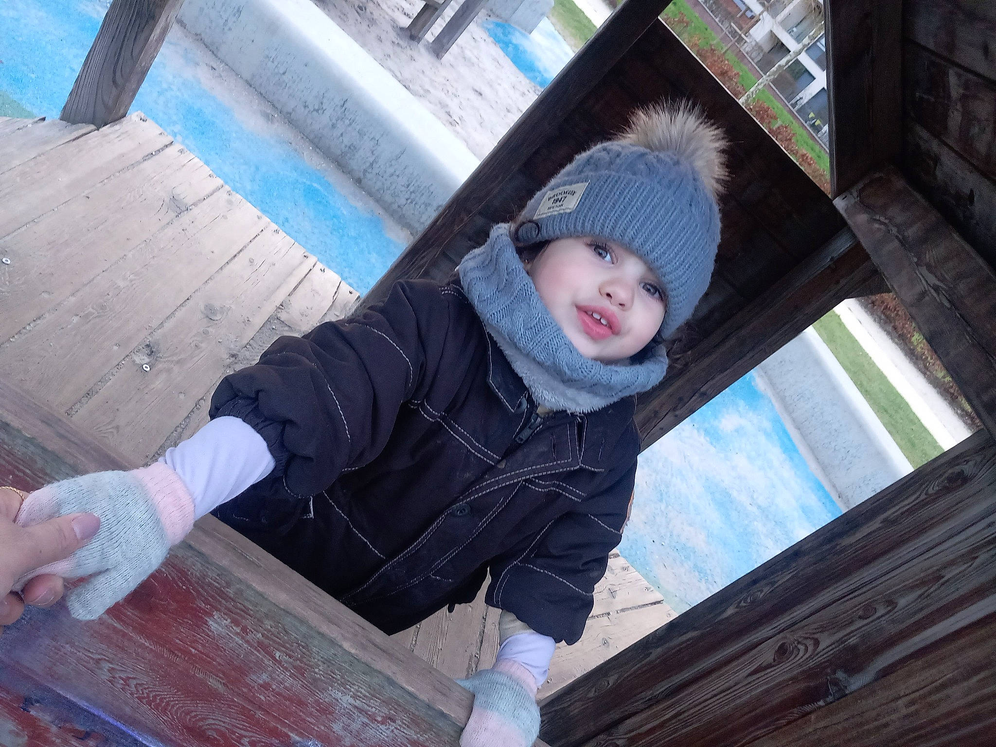 Lilia participe au concours pour gagner de l'argent avec cette photo : baby, beanie, child, city, flooring, freezing, fun, hardwood, headwear, hoodie, leisure, person, recreation, sitting, smile, snow, toddler, tree, vacation, water
