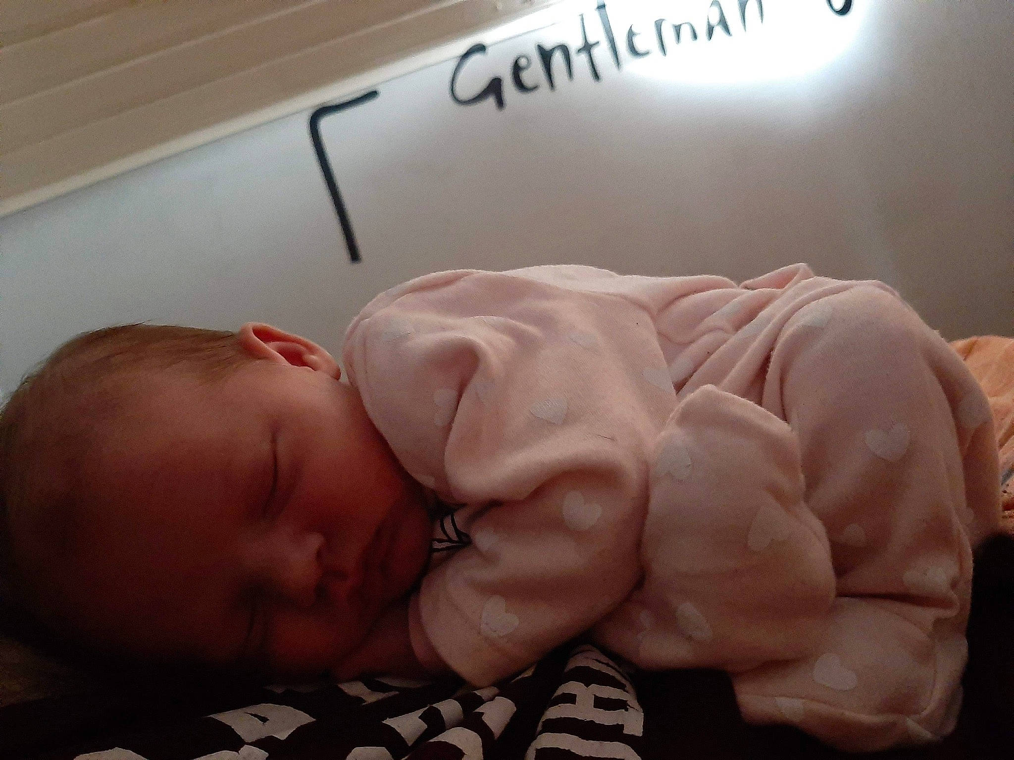 Lhéa participe au concours pour gagner de l'argent avec cette photo : arm, baby, bedtime, birth, cheek, child, ear, finger, hand, mouth, muscle, nap, nose, person, sleep, toddler, under_exposed