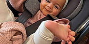 Malya participe au concours pour gagner de l'argent avec cette photo : baby, infant, car_seat, headband, bow, foot, hand, pink_sweater, white_pants, blanket, smile, face, person, indoors, child, seatbelt, cute, closeup, playful, comfort
