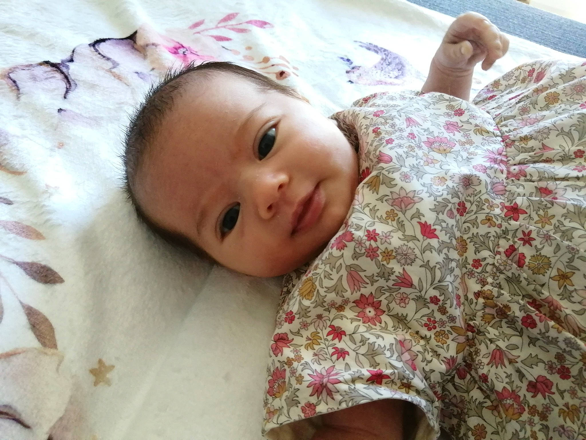 Ambre a rejoint le concours — aidez-le/la à gagner de superbes lots ! baby, baby_toddler_clothing, cheek, child, chin, comfort, eye, eyebrow, grass, happy, head, iris, linens, lip, nose, person, pink, skin, sleeve, textile