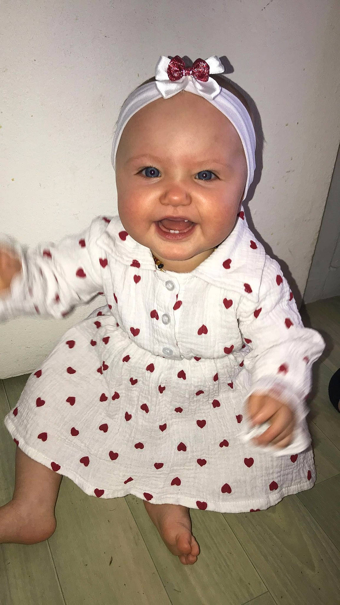 Mya participe au concours pour gagner de l'argent avec cette photo : baby_toddler_clothing, cap, cheek, collar, dress, dress_shirt, eye, face, happy, headgear, headwear, human_body, lip, neck, person, pink, product, skin, sleeve, smile