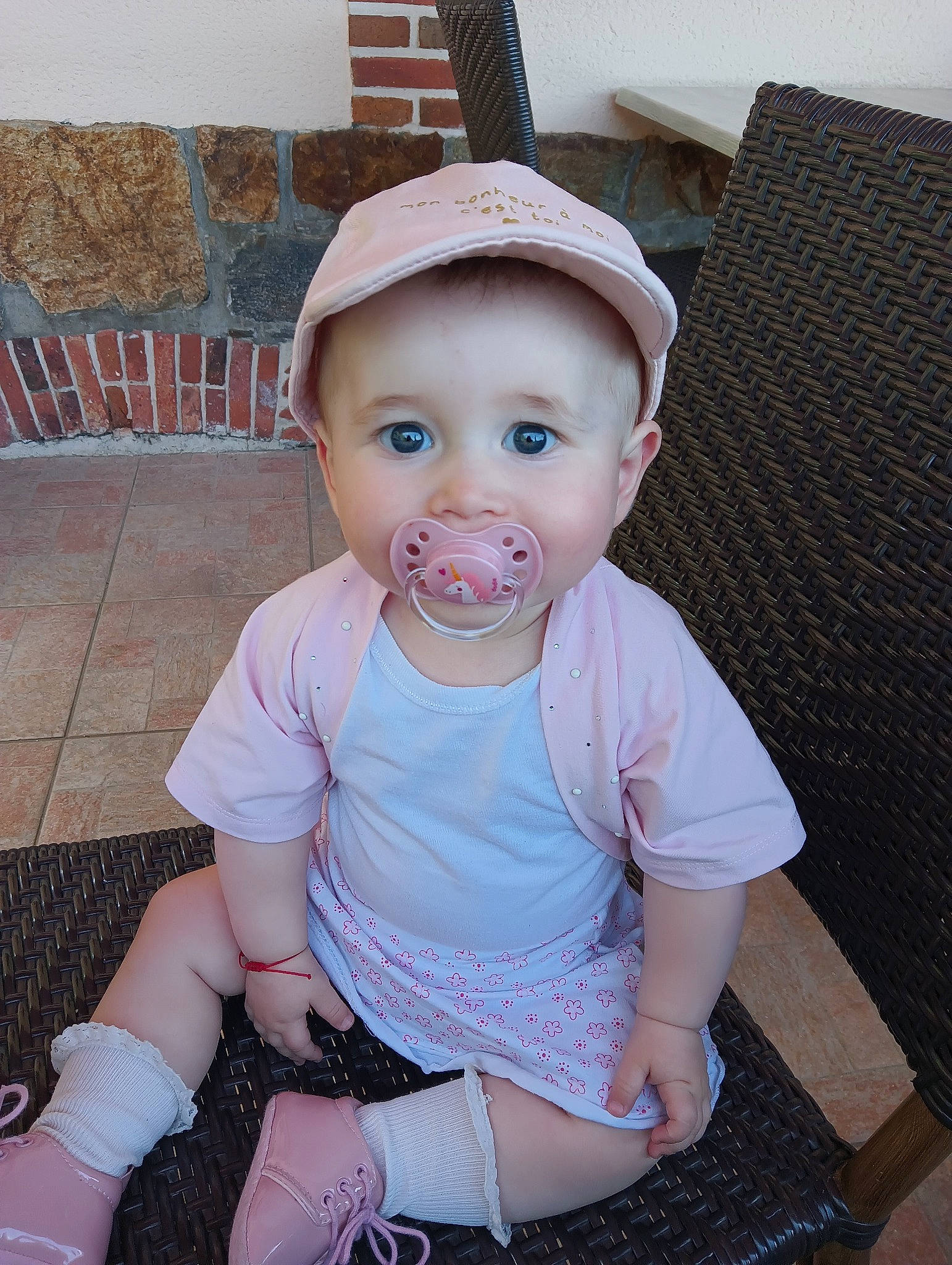 Beatrice-maria a rejoint le concours — aidez-le/la à gagner de superbes lots ! baby, baby_toddler_clothing, cap, cheek, child, chin, clothing, eye, fashion_accessory, hat, lip, mouth, pattern, person, pink, shorts, skin, sleeve, sock, t_shirt