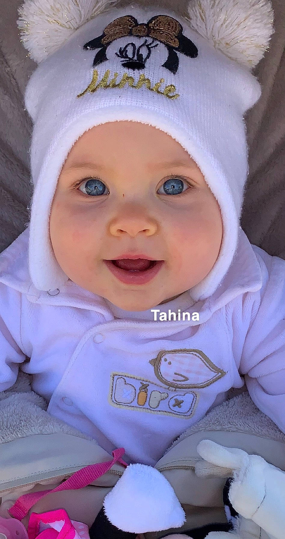 Tahina a rejoint le concours — aidez-le/la à gagner de superbes lots ! baby, baby_products, baby_toddler_clothing, bonnet, cheek, child, head, headgear, headwear, lavender, person, pink, product, purple, smile, toddler