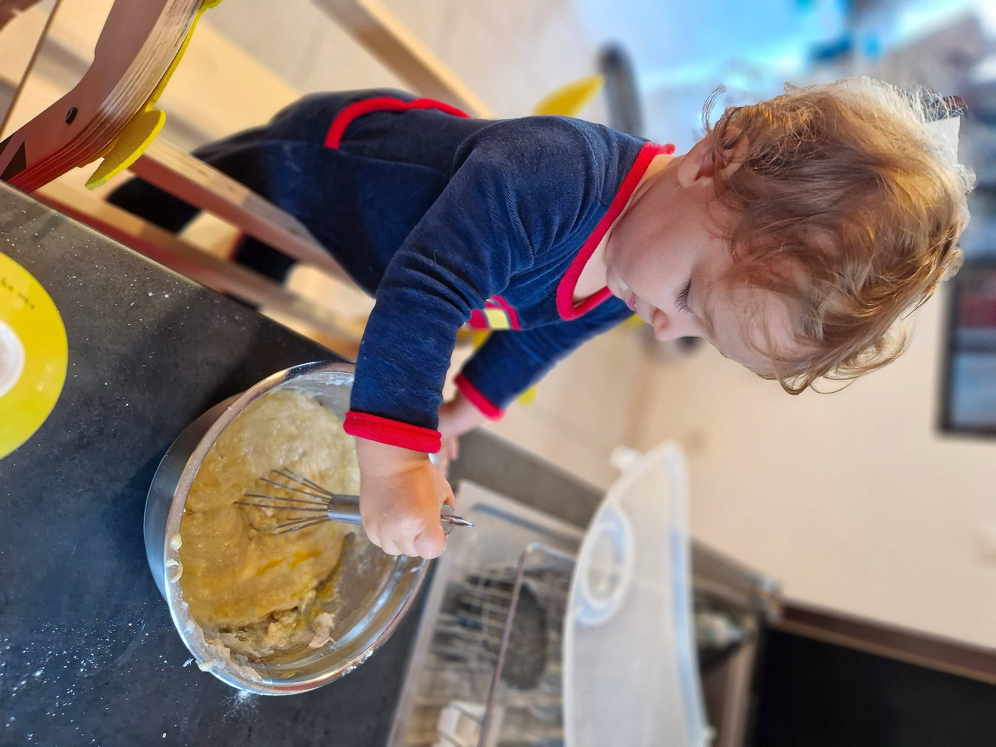 Amaro participe au concours pour gagner de l'argent avec cette photo : all_purpose_flour, comfort_food, cooking, cuisine, dish, engineering, foil, food, ingredient, mixture, person, t_shirt, toddler