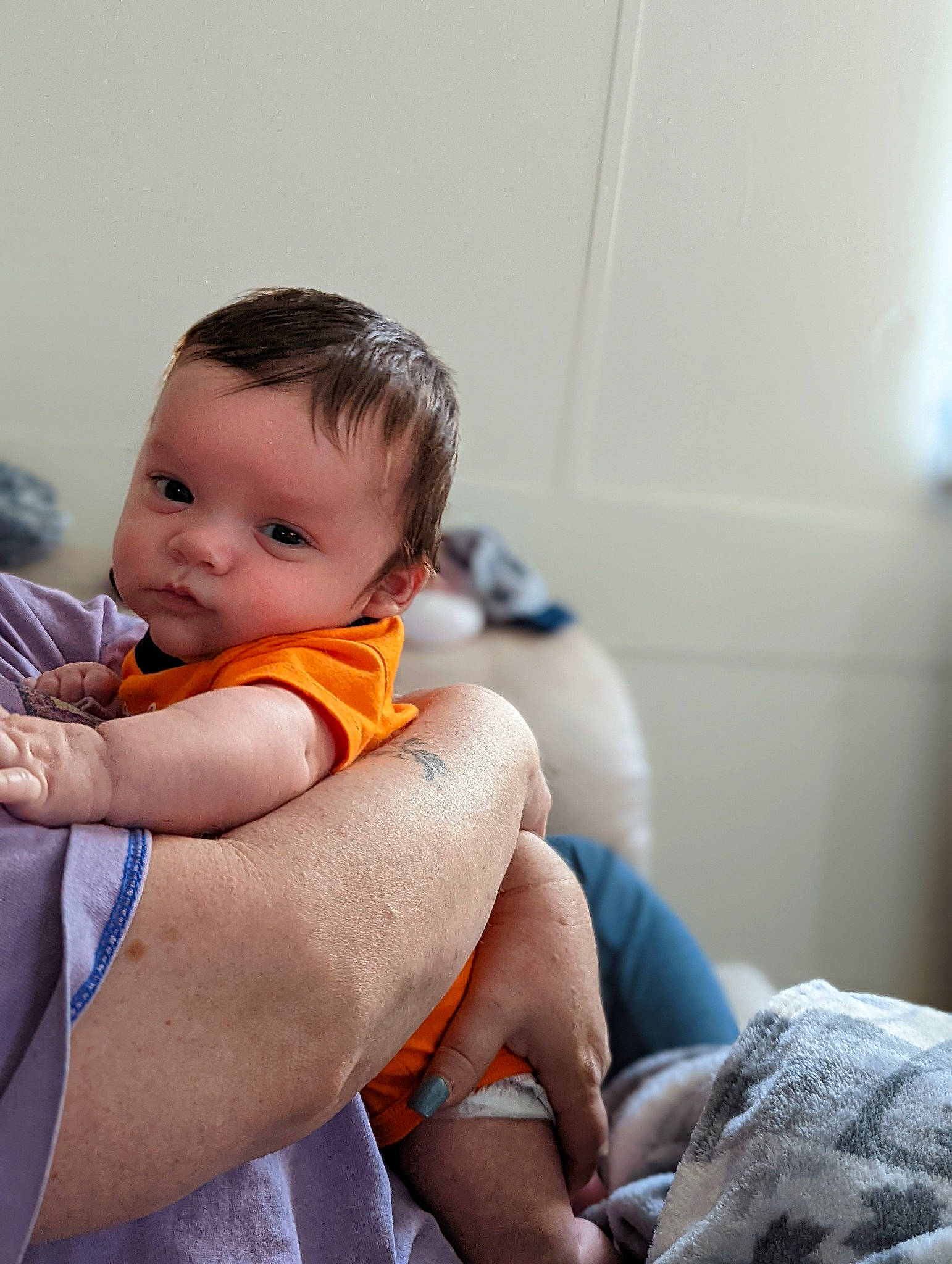 Kota is registered to the contest to win money with this photo: abdomen, baby, baby_toddler_clothing, cheek, comfort, face, finger, hand, human_body, joint, knee, lap, leg, muscle, neck, person, shoulder, skin, stomach, thigh