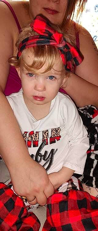 Becca-ann is registered to the contest to win money with this photo: arm, chin, eyebrow, eyelash, face, facial_expression, fashion, forehead, hairstyle, hand, happy, human_body, lip, mammal, mouth, muscle, neck, organ, person, skin