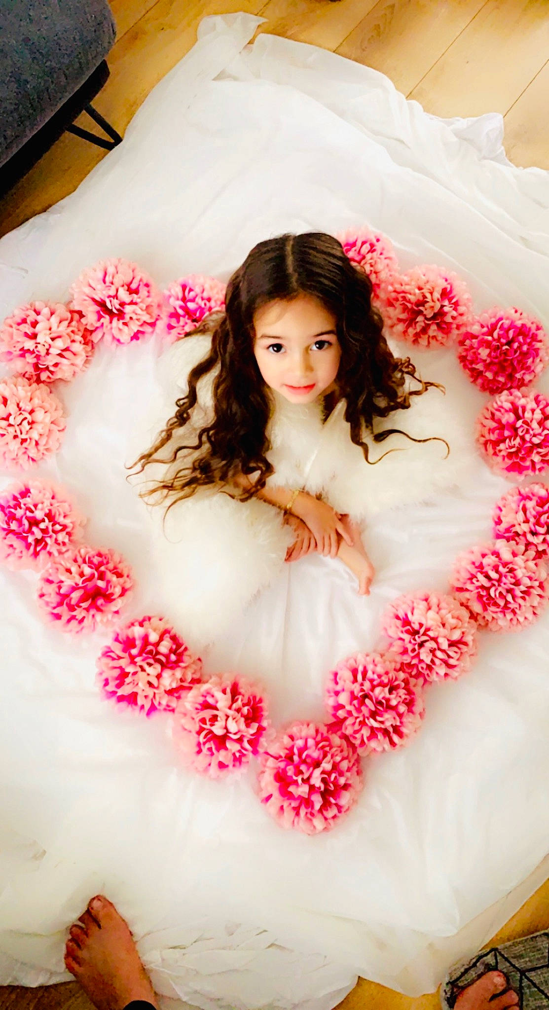 Mina participe au concours pour gagner de l'argent avec cette photo : black_hair, dress, embellishment, event, eyelash, fashion_design, flash_photography, flower, hair, hairstyle, happy, joy, lip, long_hair, magenta, person, petal, picture_frame, pink, red