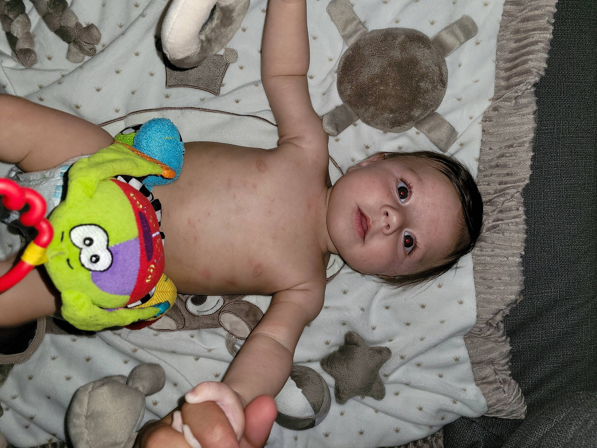 Mattia participe au concours pour gagner de l'argent avec cette photo : abdomen, baby, baby_products, baby_toddler_clothing, chest, child, comfort, eye, finger, foot, fun, happy, mouth, pattern, person, product, skin, stomach, toddler, trunk