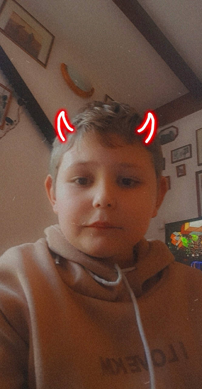 Justx Mateo participe au concours pour gagner de l'argent avec cette photo : cheek, chin, cool, costume_hat, ear, eyebrow, eyelash, eyewear, facial_expression, forehead, fun, happy, headgear, jaw, lip, neck, nose, outerwear, person, skin