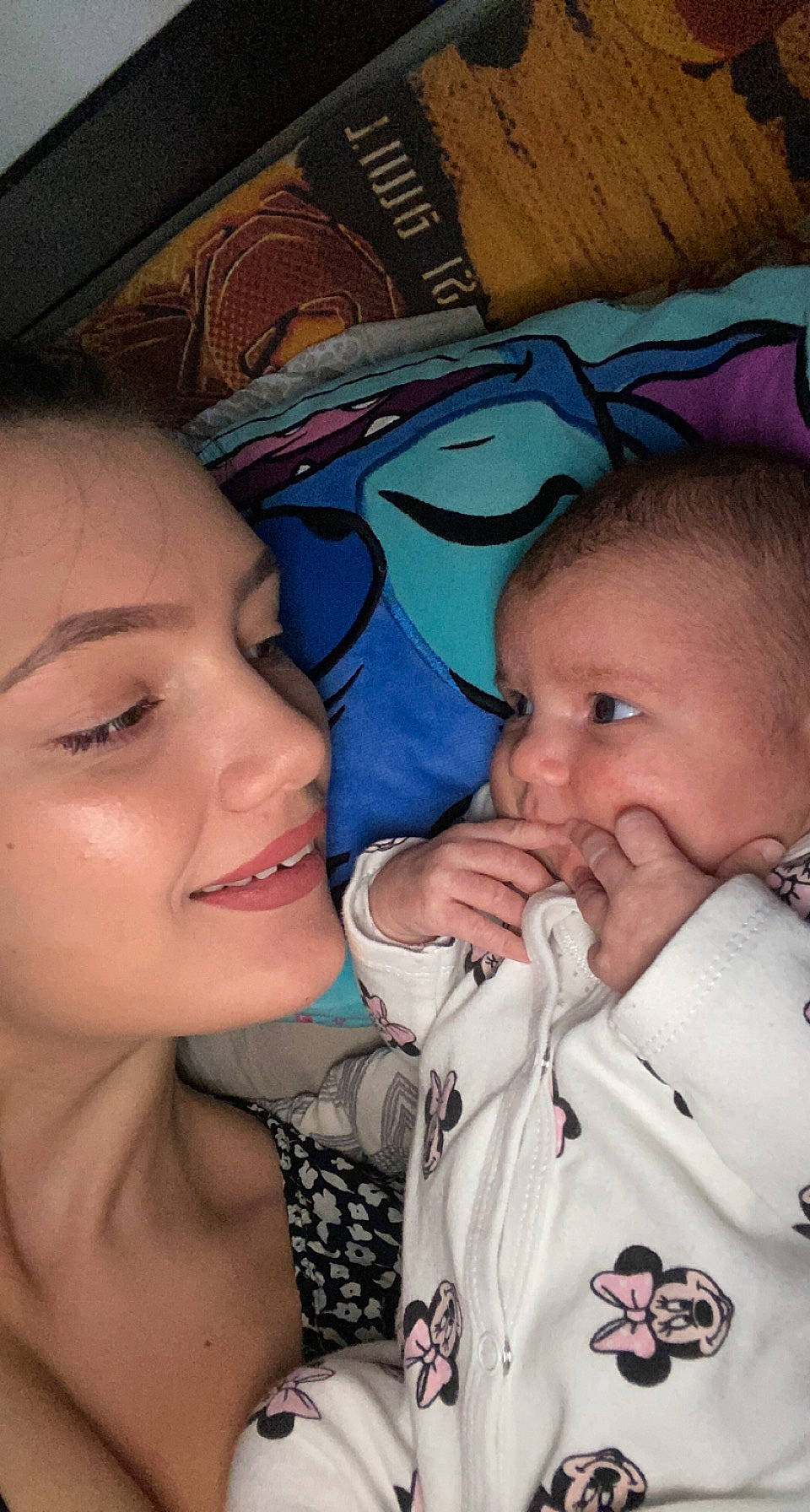 Chloé a rejoint le concours — aidez-le/la à gagner de superbes lots ! baby, cheek, chin, ear, eye, eyebrow, eyelash, facial_expression, gesture, happy, human_body, iris, jaw, joy, lip, mouth, nose, organ, person, skin