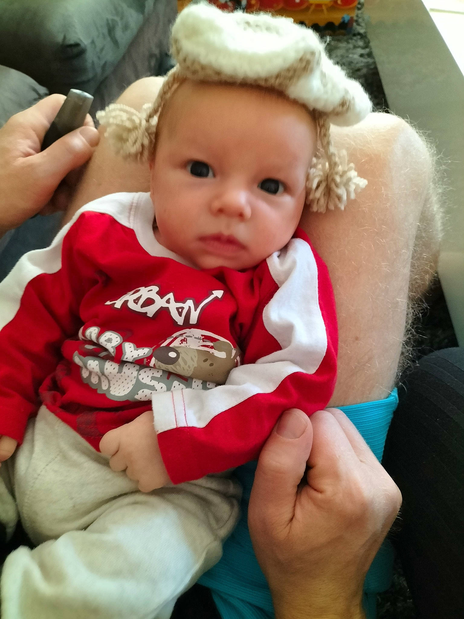 Jack a rejoint le concours — aidez-le/la à gagner de superbes lots ! baby, baby_products, baby_toddler_clothing, cheek, child, comfort, event, eye, finger, fun, hand, happy, head, lap, nail, person, sitting, skin, thigh, thumb