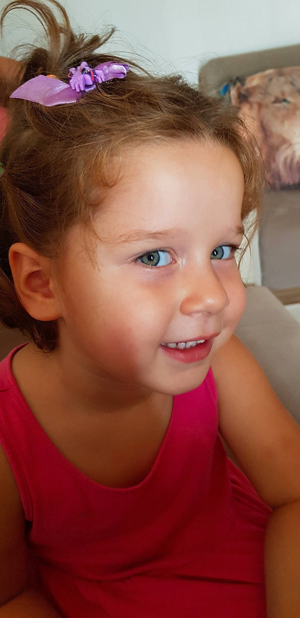 Anais participe au concours pour gagner de l'argent avec cette photo : beauty, blond, cheek, child, chin, ear, eye, eyebrow, face, facial_expression, forehead, hair, hairstyle, head, lip, nose, person, pink, skin, smile