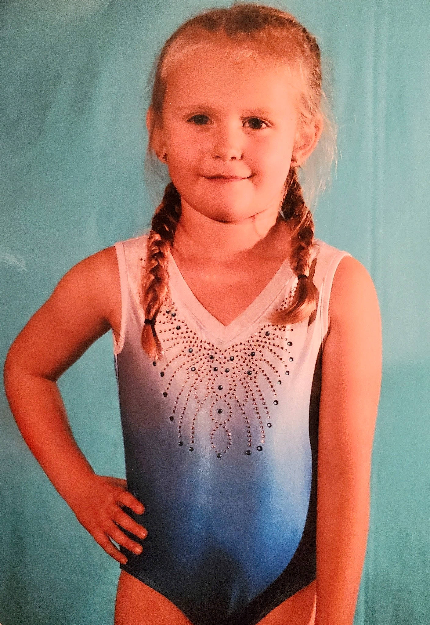 Emma a rejoint le concours — aidez-le/la à gagner de superbes lots ! chest, flash_photography, human_body, joint, joy, leotard, lingerie_top, muscle, neck, one_piece_swimsuit, organ, person, shoulder, smile, standing, swimwear, textile, thigh, toddler, trunk