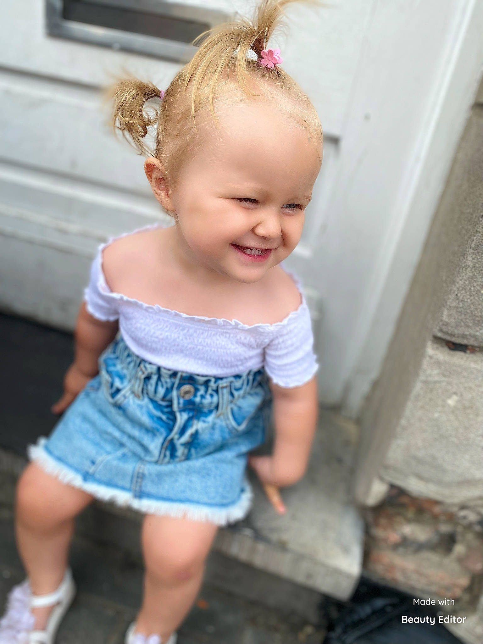 Irina a rejoint le concours — aidez-le/la à gagner de superbes lots ! baby_toddler_clothing, beauty, dress, eye, face, hair, hairstyle, happy, head, iris, joy, organ, person, photograph, pink, shoulder, skin, sleeve, smile, standing