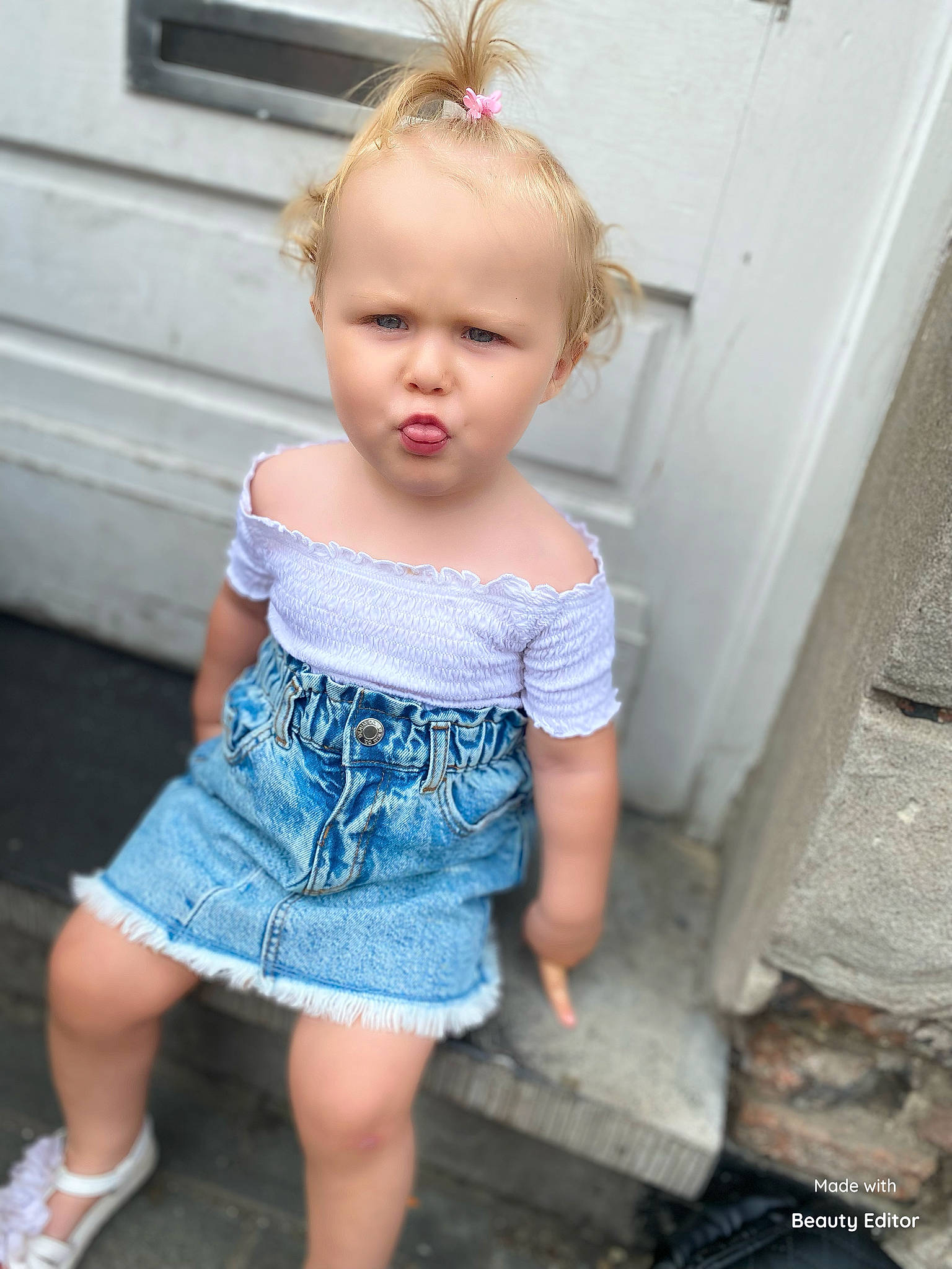 Irina participe au concours pour gagner de l'argent avec cette photo : baby_toddler_clothing, beauty, day_dress, eye, face, hair, hairstyle, happy, head, iris, people, person, pink, shoulder, skin, sleeve, standing, t_shirt, toddler, waist