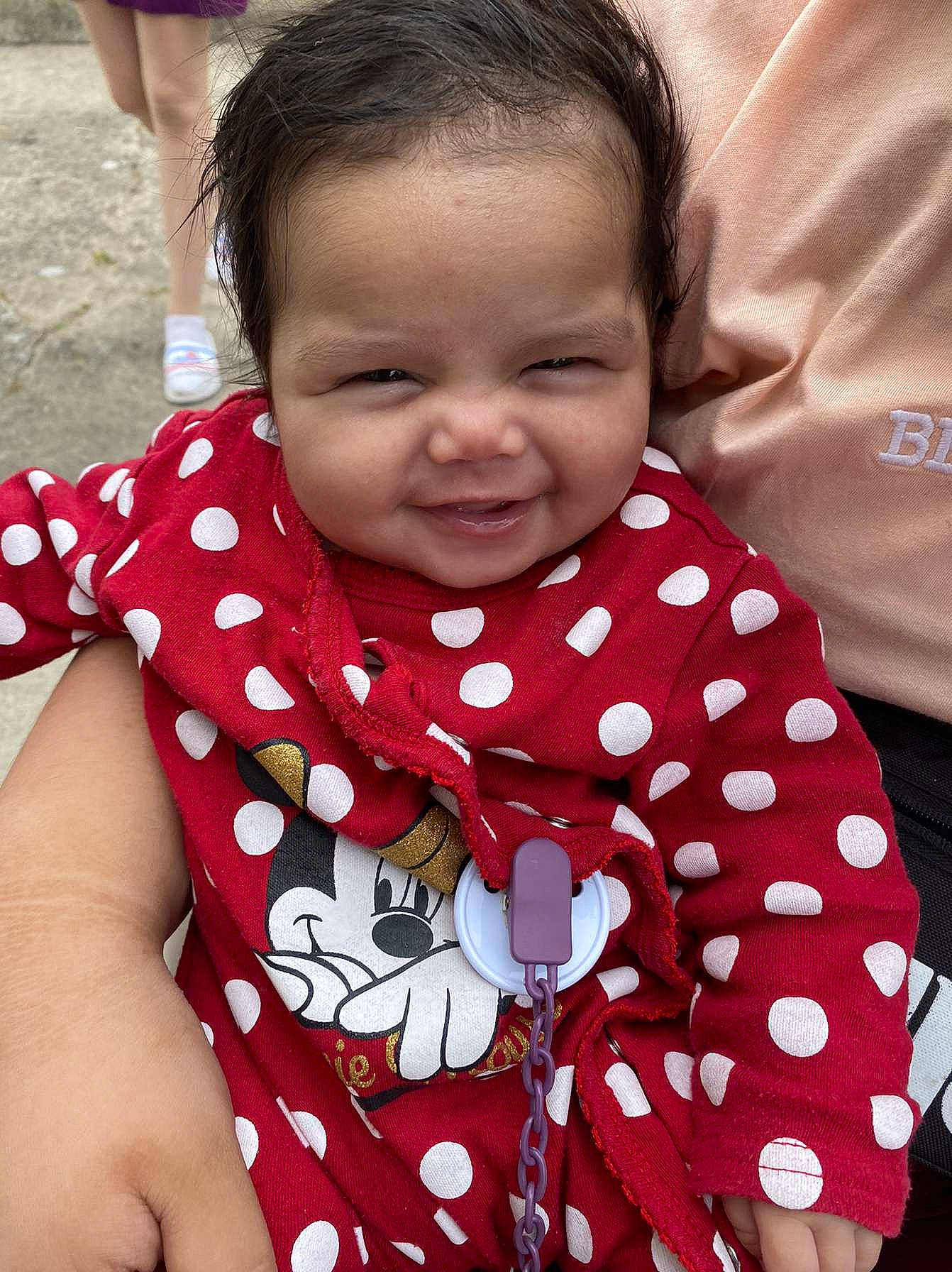 Yvanna participe au concours pour gagner de l'argent avec cette photo : baby, baby_products, baby_toddler_clothing, cheek, child, design, pattern, person, polka_dot, skin, smile, toddler