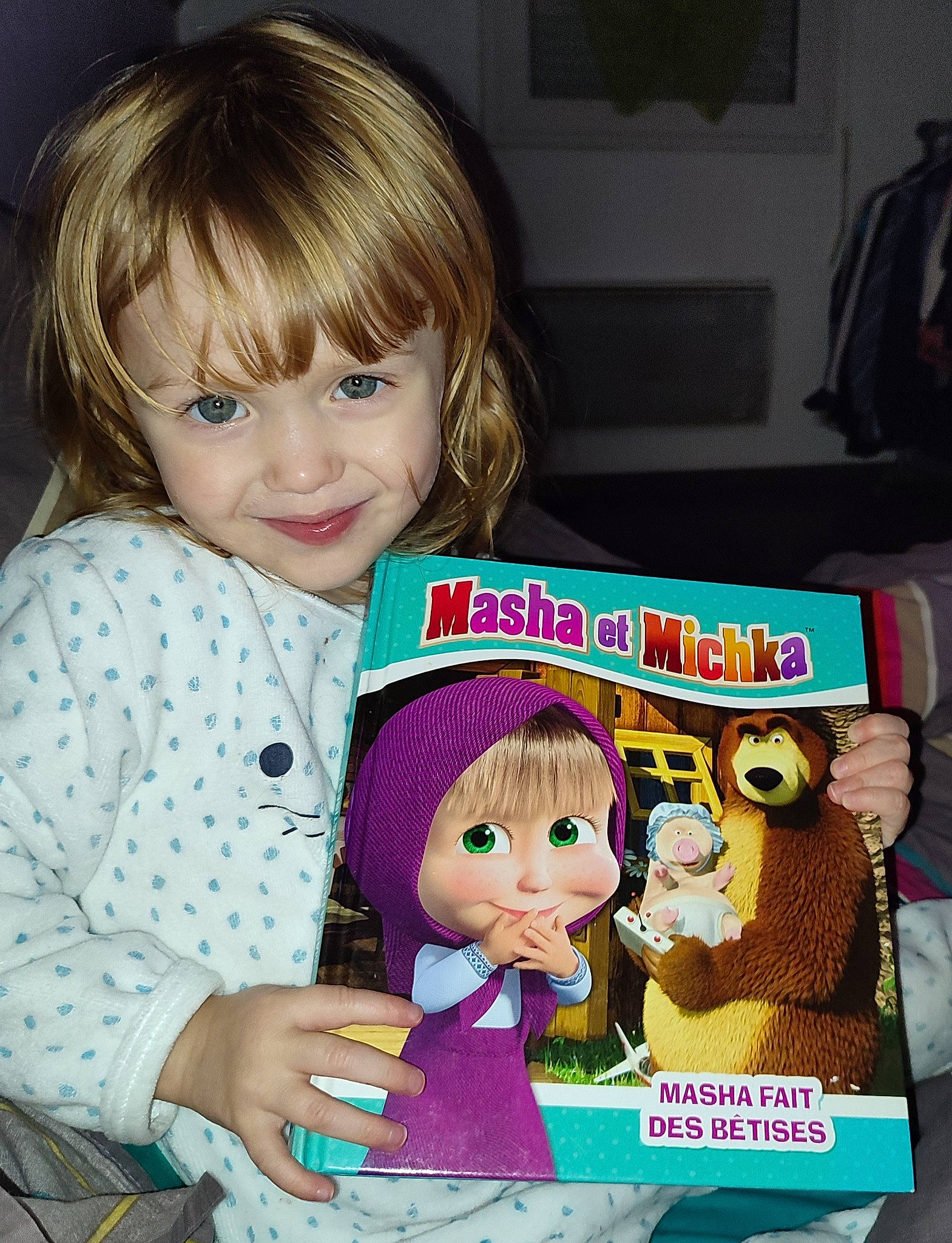 Maëline a rejoint le concours — aidez-le/la à gagner de superbes lots ! baby_toddler_clothing, bangs, blond, brown_hair, cheek, child, doll, eye, eyelash, facial_expression, fun, hairstyle, happy, human, iris, joy, person, product, sleeve, smile