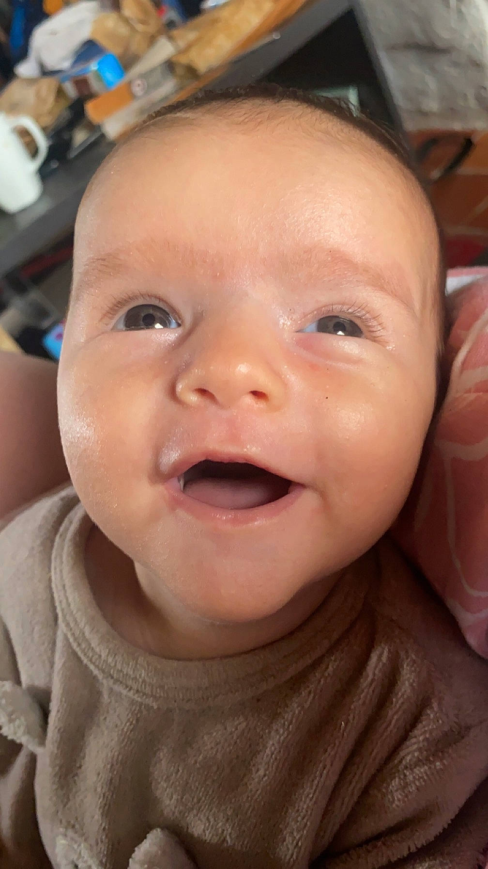 Zéphyr participe au concours pour gagner de l'argent avec cette photo : baby, cheek, chin, ear, eye, eyebrow, eyelash, face, facial_expression, forehead, happy, iris, jaw, lip, mouth, nose, person, skin, smile, tongue