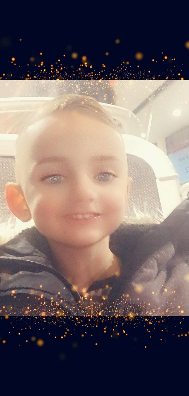 Lyzandro participe au concours pour gagner de l'argent avec cette photo : cheek, chin, cloud, eye, eyebrow, facial_expression, flash_photography, hair, hairstyle, happy, head, iris, joy, lighting, lip, nose, organ, person, photograph, sky