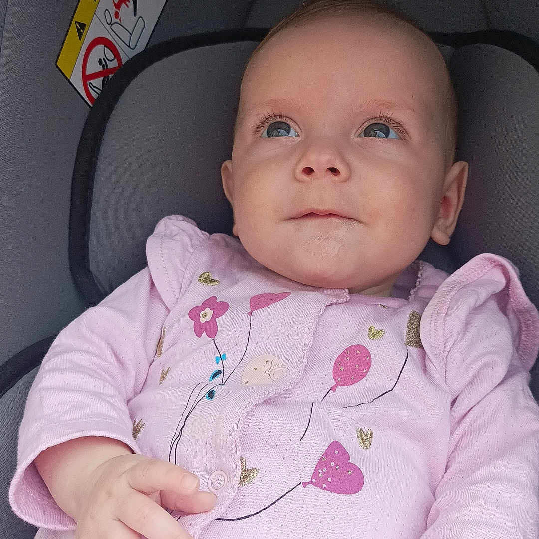 Rose participe au concours pour gagner de l'argent avec cette photo : accessories, baby, bodypart, clothing, cushion, face, finger, furniture, hand, head, homedecor, newborn, person, photography, portrait, sitting, sleeping, t_shirt, transportation, vehicle