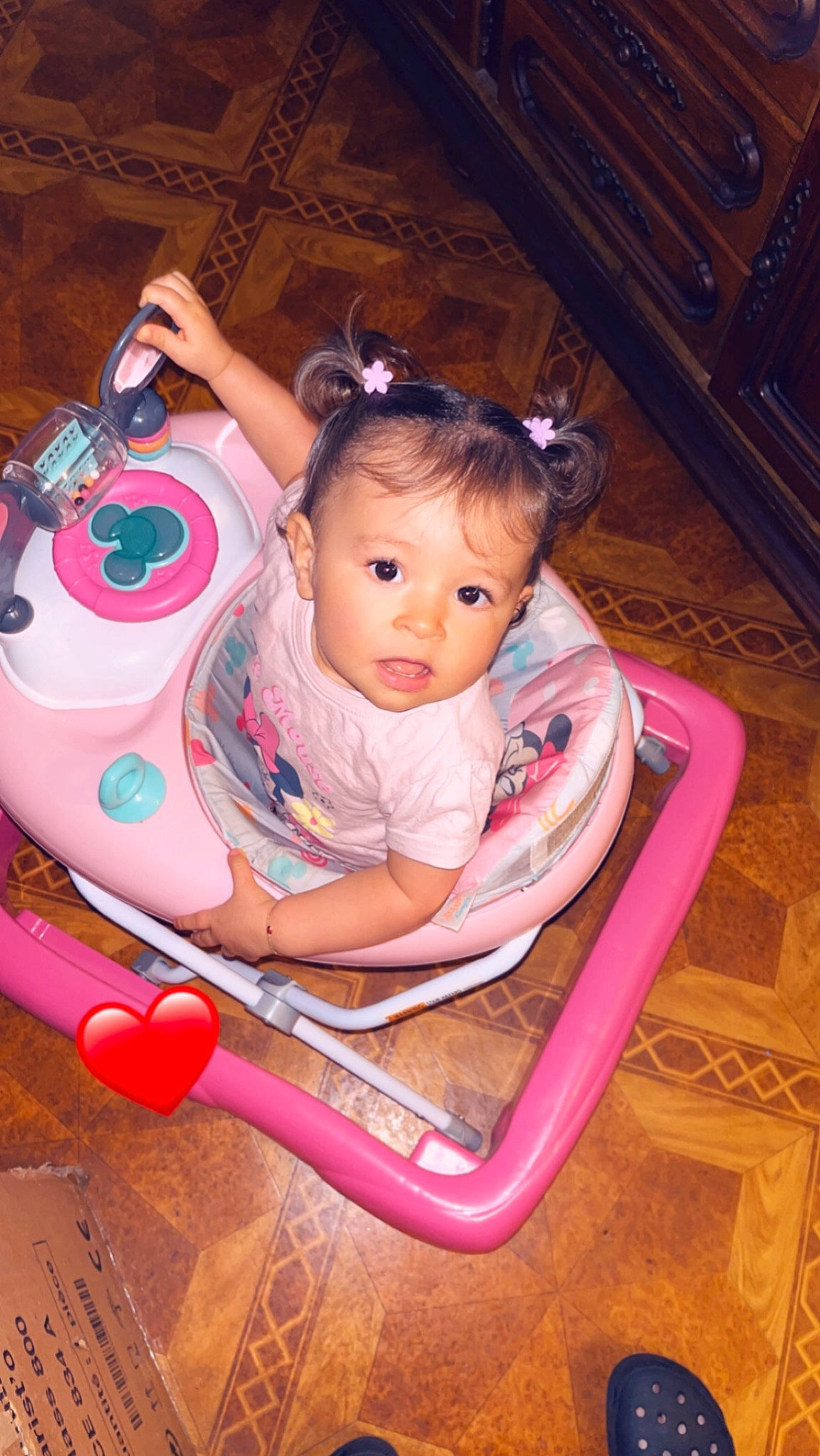 Giulia a rejoint le concours — aidez-le/la à gagner de superbes lots ! baby, baby_products, baby_toddler_clothing, baby_toys, cheek, child, comfort, fun, happy, hardwood, magenta, mammal, person, pink, play, purple, sitting, skin, toddler, toy