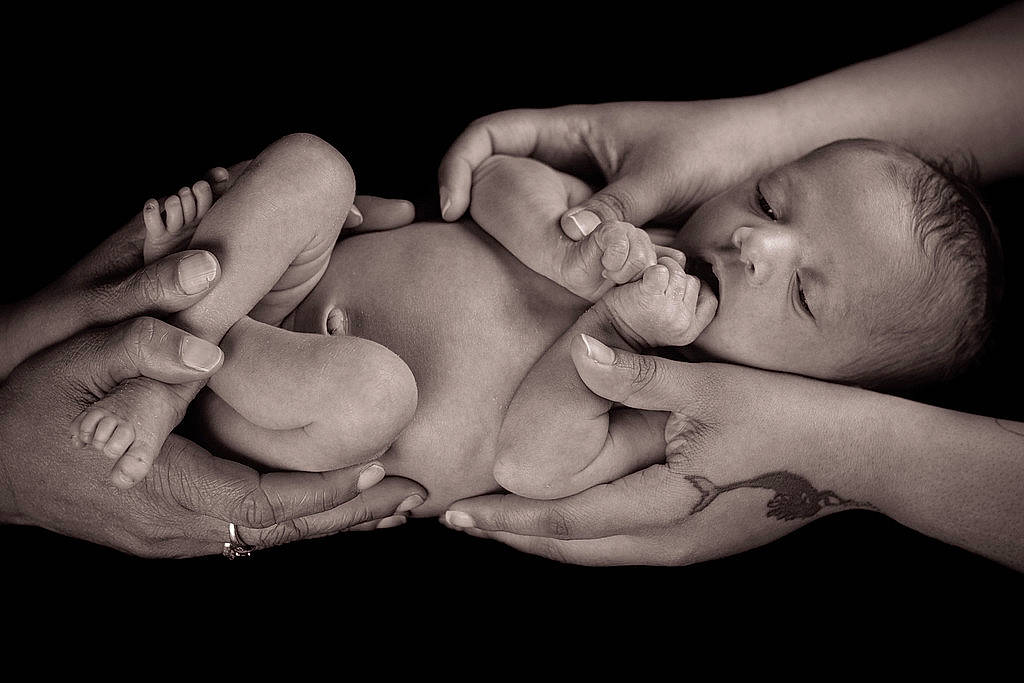 Aurora is registered to the contest to win money with this photo: arm, baby, black, chest, child, eyelash, finger, flash_photography, gesture, hand, happy, holding_hands, human_body, monochrome_photography, nail, organ, person, style, thumb, toddler